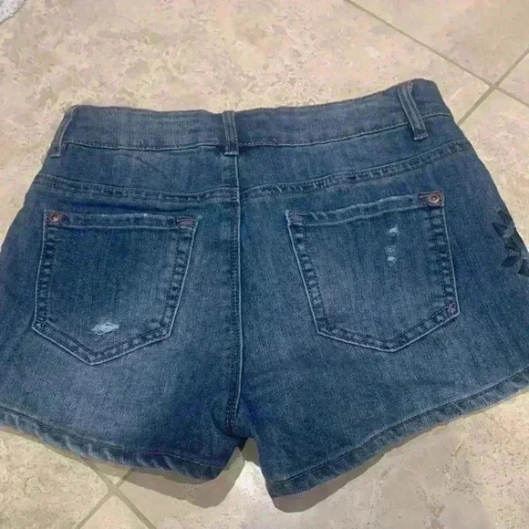 Dollhouse size 4  jeanshorts - Picture 4 of 4